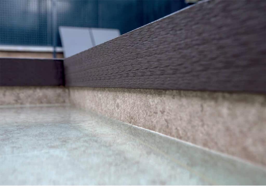 Piscine à paroi de verre et fond inox, Teréo Piscines