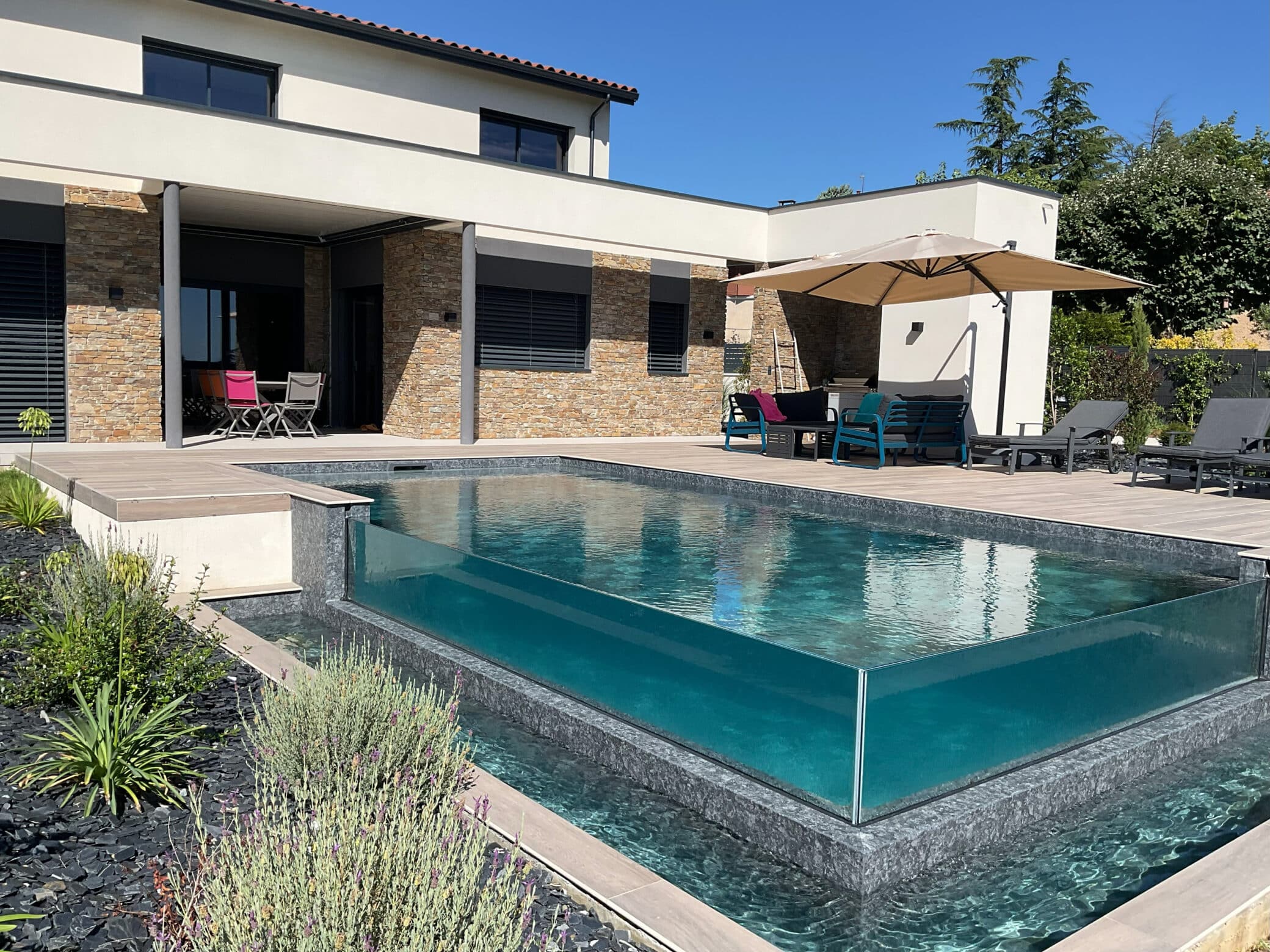 piscine a débordement d'exception